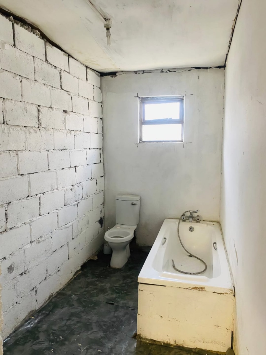 3 Bedroom Property for Sale in Umrhabulo Triangle Western Cape
